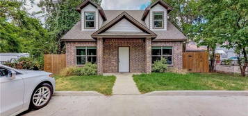 226 Lynn Dr, Bryan, TX 77801