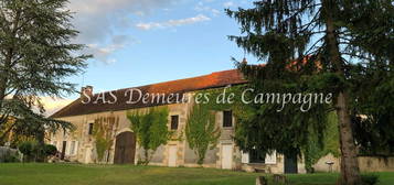 Ancien corps de ferme en sortie de village