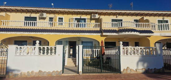 Chalet adosado en venta en calle San Sebastián, 15