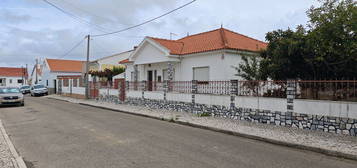 Arrendamento de  Moradia independente  na rua Domingos Margarido, 7