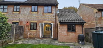 3 bedroom semi-detached house to rent