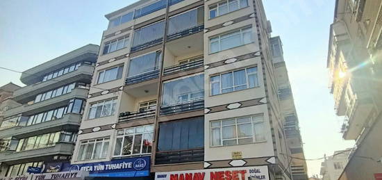 ESAT CADDESİ ÜZERİNDE KİRALIK ÖN ÇEPHE 2+1 120m2 DAİRE