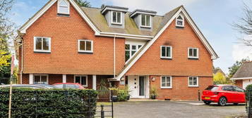 Flat to rent in Westhall Road, Warlingham CR6