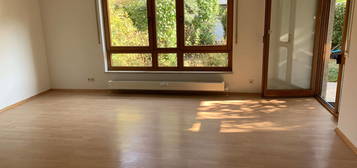 Gepflegte 2-Zimmer-Wohnung mit Garten/Terrasse, TG und EBK in Ditzingen