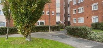 Flat to rent in Victoria Close, Aigburth, Liverpool L17