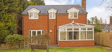 5 bedroom detached house