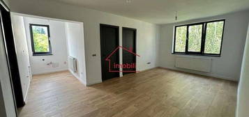 Apartament cu 3 camere decomandate, in Plopilor