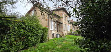 Parcelle de 840m², maison de 95m², 4 pièces, 2 chambres.