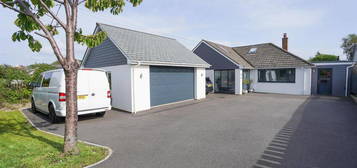 5 bedroom detached bungalow to rent