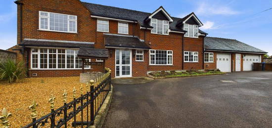 2 bedroom detached house