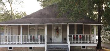 207 W Marion Ave, Crystal Springs, MS 39059