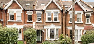 Maisonette to rent in Penwortham Road, London SW16