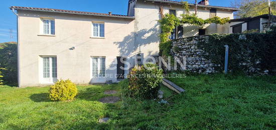 Maison au calme avec belle vue, terrain et dépendance à Saint-Front-la-Rivière