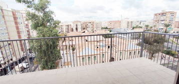 Piso en venta en avenida General Primo de Rivera, 5