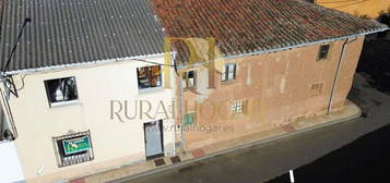 Casa adosada en calle El Medio en Santovenia de la Valdoncina