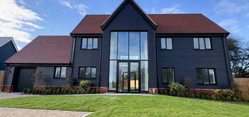 4 bedroom detached house to rent