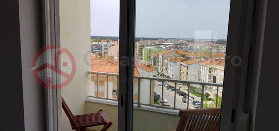 Apartamento T3 Remodelado, com Vista Incrível e Localização Estraté...