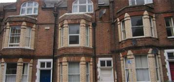 Flat to rent in Haldon Road, Exeter, Devon EX4