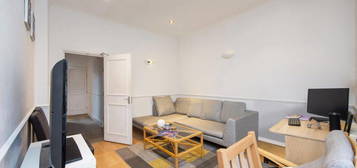 Flat to rent in Jackson Road, Holloway N7