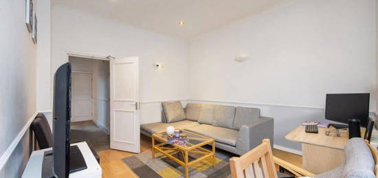 Flat to rent in Jackson Road, Holloway N7