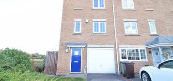 3 bedroom semi-detached house to rent