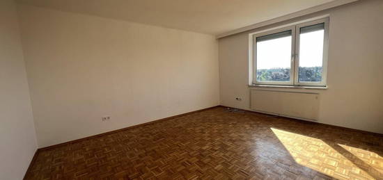 3,5 Zimmer Wohnung im Dachgeschoß ohne Dachschrägen! TOP AUSSICHT! ohne Küche! ohne Aufzug!