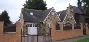 3 bedroom detached house to rent