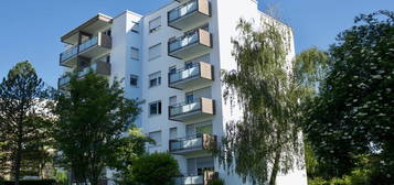 Schöne, helle 2 Zimmer Wohnung mit großem Balkon