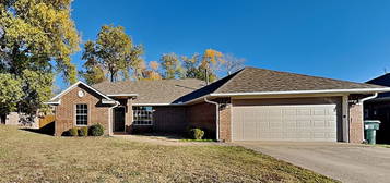 3325 Remington Ct, Norman, OK 73072