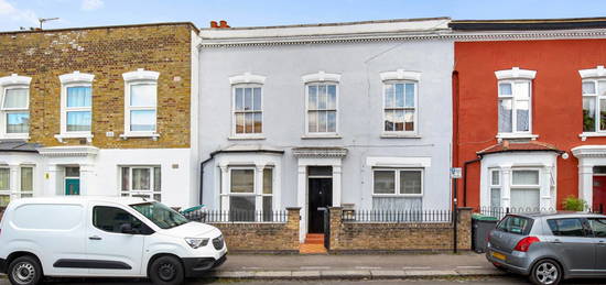 Flat for sale in Grove Road, Seven Sisters N15