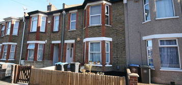 Maisonette to rent in Lancelot Parade, Lancelot Road, Wembley HA0