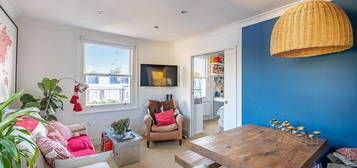 Flat to rent in Blenheim Crescent, Notting Hill W11