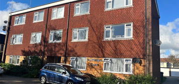 Flat to rent in Worthing Road, Wick, Littlehampton, West Sussex BN17