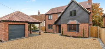 4 bed detached house for sale