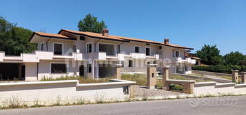 VILLA A SCHIERA D'ANGOLO A SUPINO