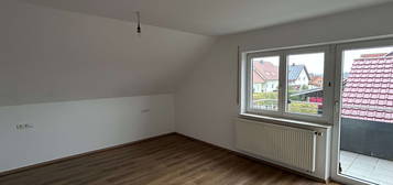 Schöne modernisierte 3,5-Zimmer-DG-Wohnung mit Balkon und EBK in Stödtlen