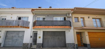 Chalet adosado en venta en calle Juli Garreta