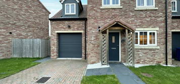 5 bedroom link detached house for sale