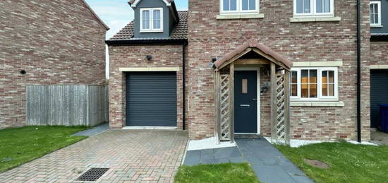 5 bedroom link detached house for sale