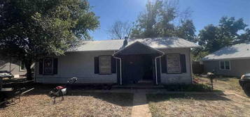 412 W Main St, Archer City, TX 76351