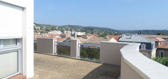 À louer appartement  de standing de 205 m2 avec terrasse pan