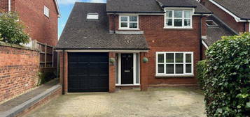 4 bedroom link detached house for sale