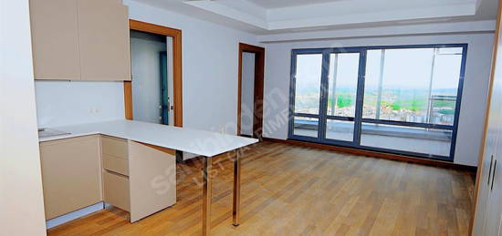 Ağaoğlu Maslak 1453 Boş Kiralık 1+1 Kapalı Balkon Manzaralı