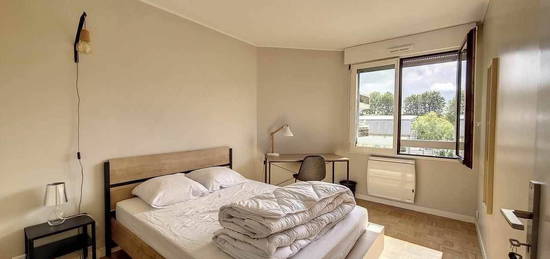 Studio meublé  à louer, 1 pièce, 63 m², Étage 3/–