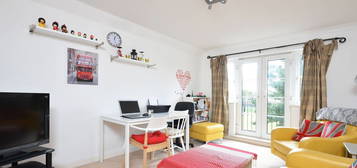 Flat to rent in Birkenhead Avenue, Kingston, Kingston Upon Thames KT2