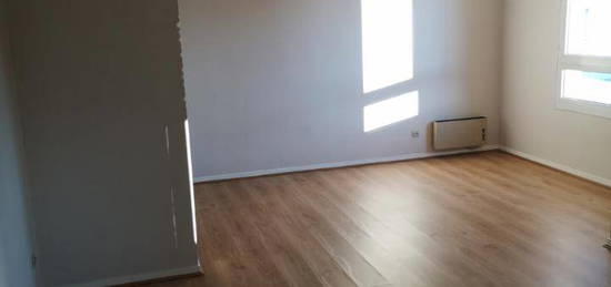 Location appartement 4 pièces 79 m²