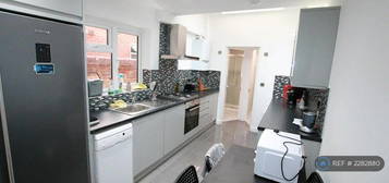 6 bedroom terraced house