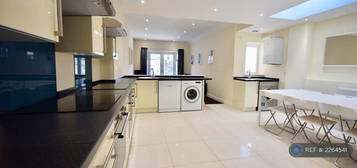 8 bedroom terraced house