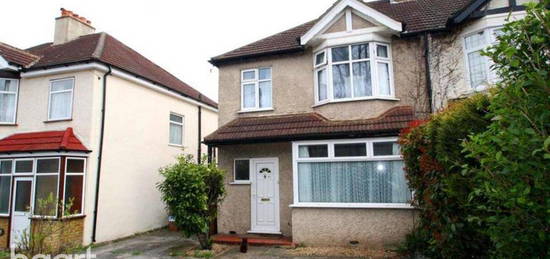 3 bedroom semi-detached house to rent