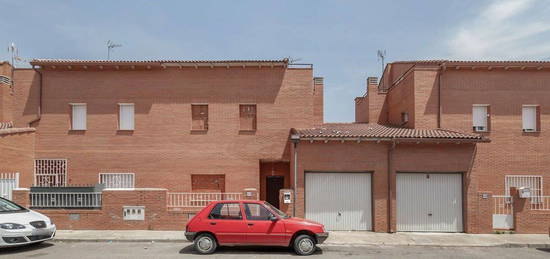 Chalet pareado en venta en calle Segovia